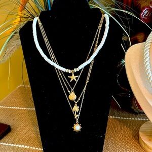 🦪CONCH SHELL NECKLACE WITH GOLD NECKLACE UNDER PIECES